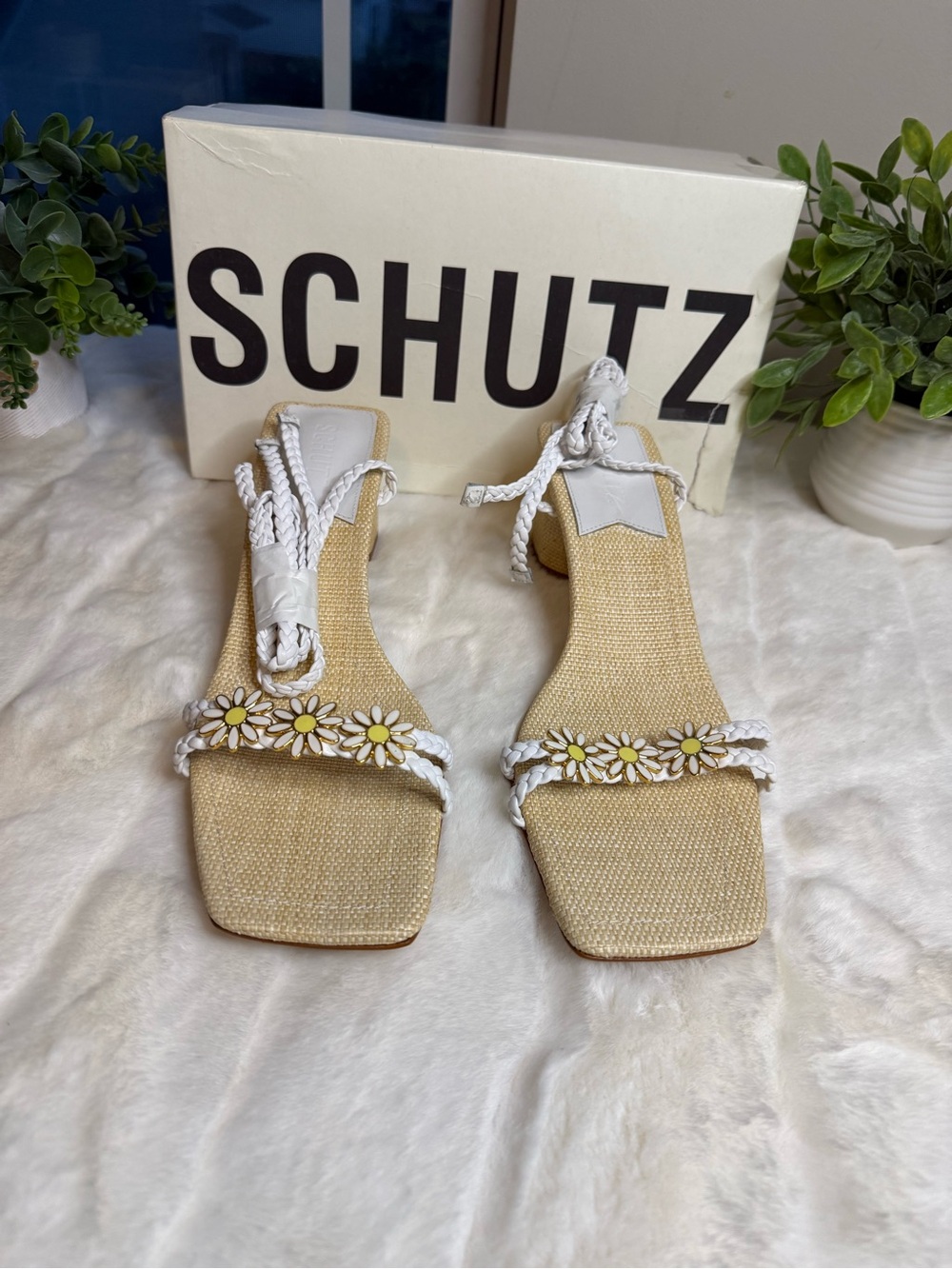 NWT - SCHUTZ White Braided Daisy-Trim Sandals with Natural Raffia - Size 11